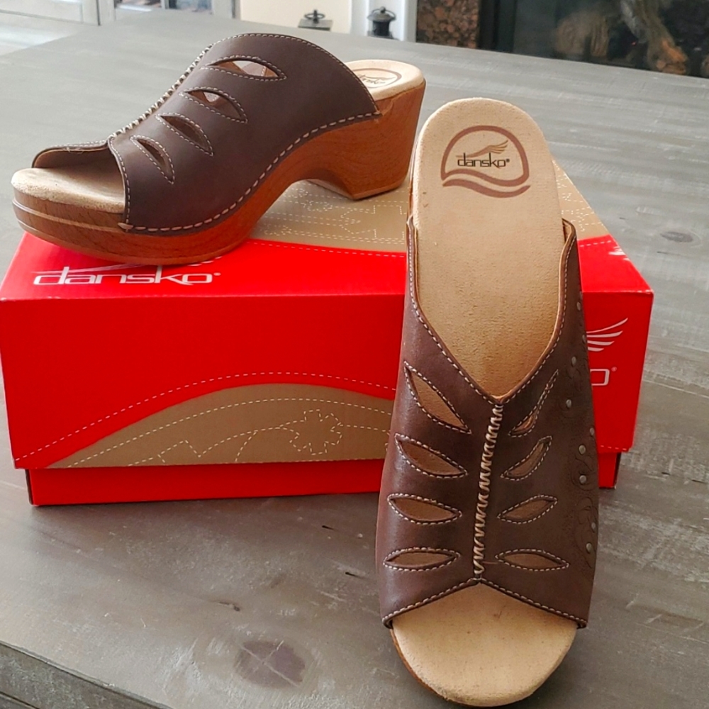 Danske brown clog style sandals